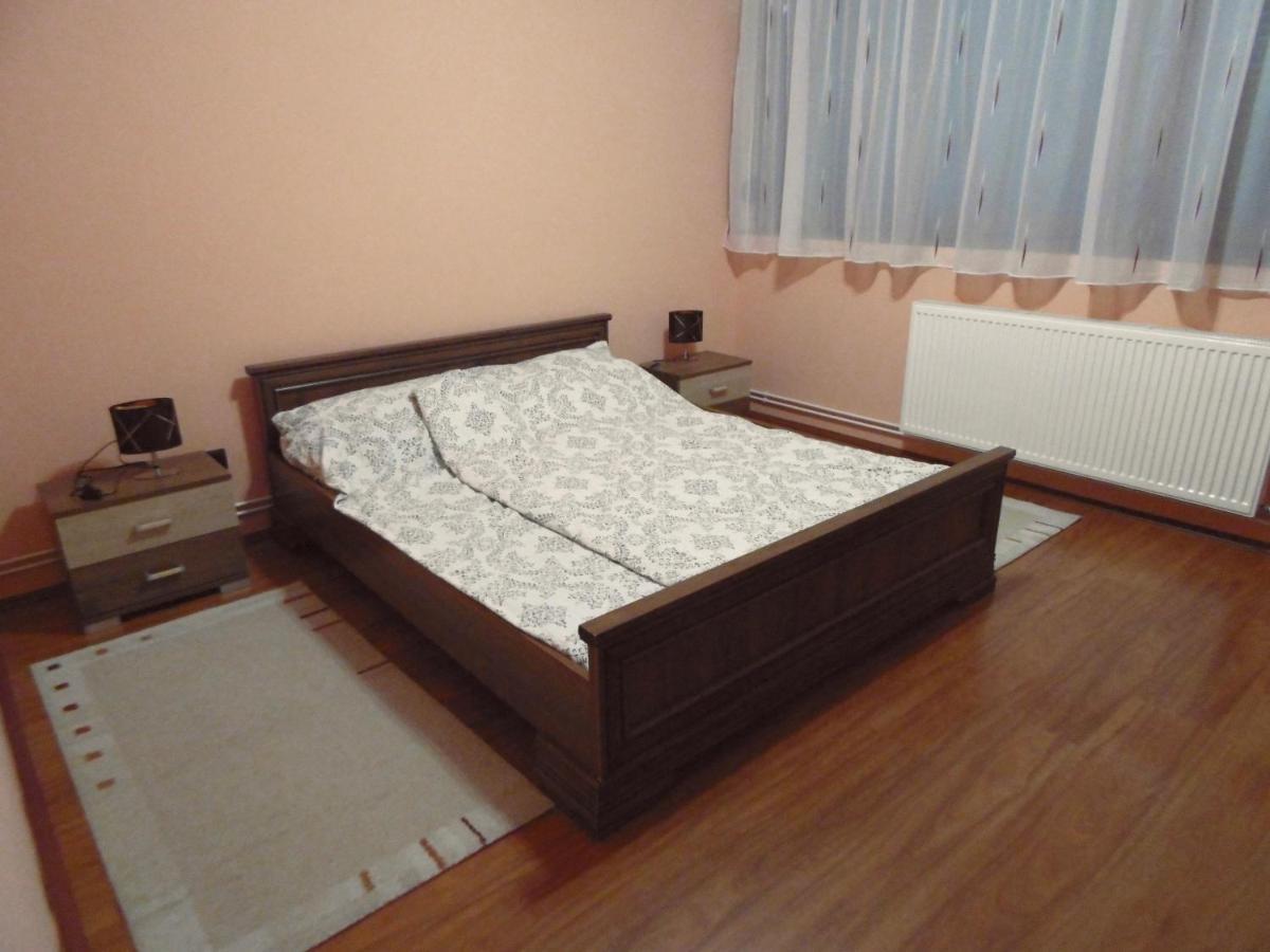 Modern Two Bedroom Flat With Balcony Lenti Exterior foto