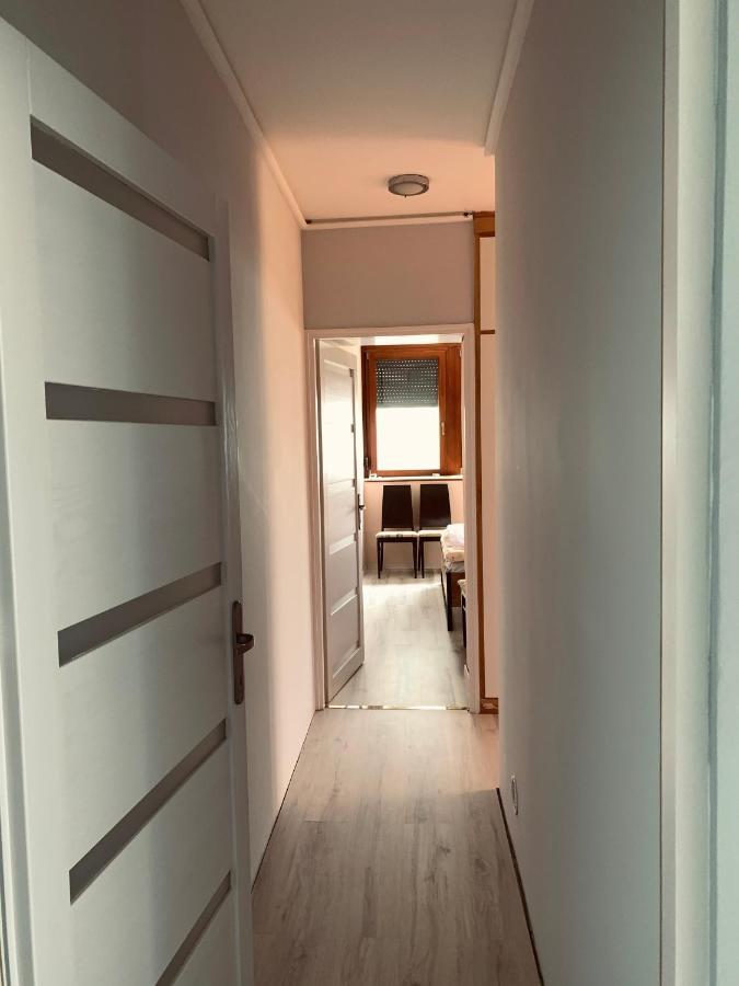 Modern Two Bedroom Flat With Balcony Lenti Exterior foto